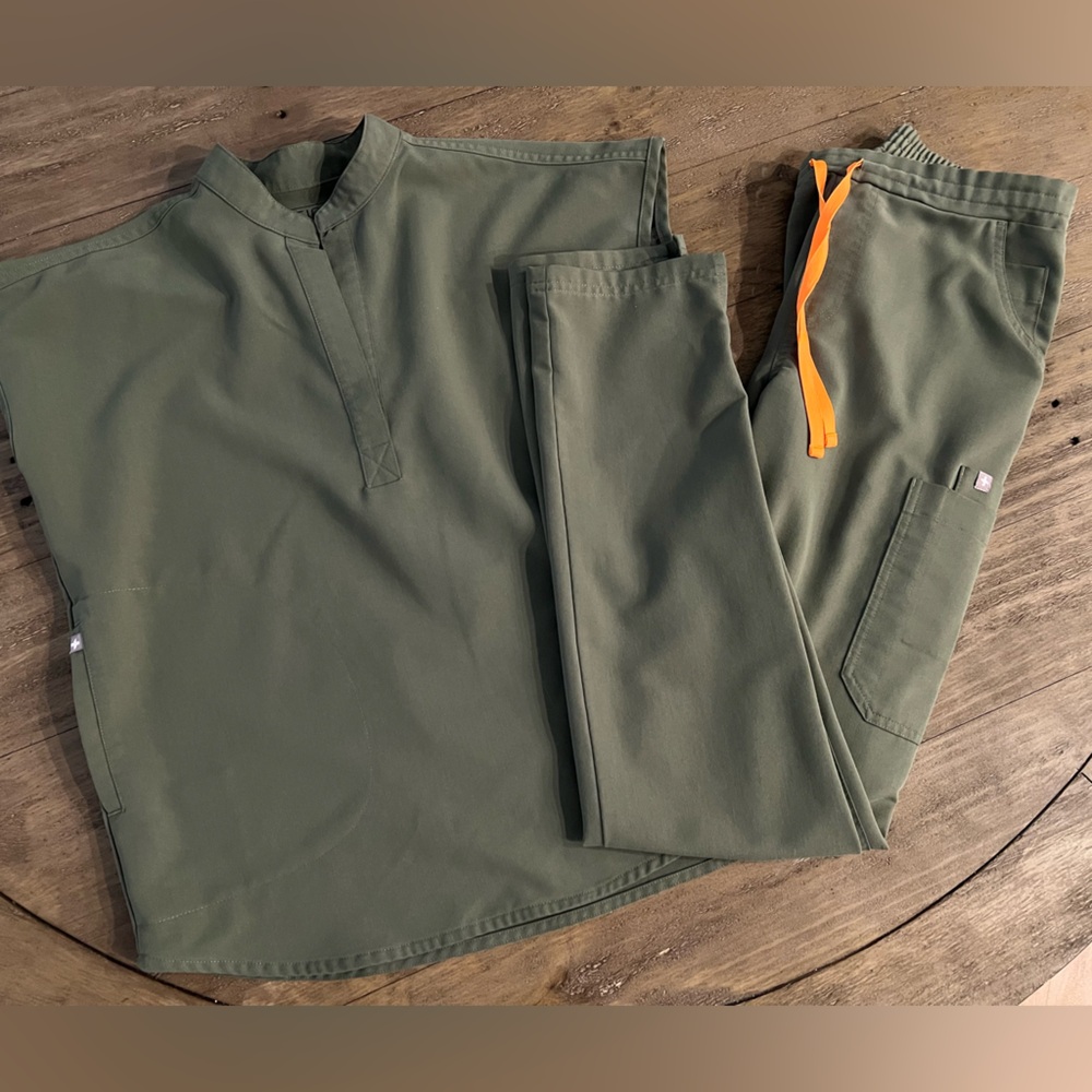Figs Olive Green Scrub Set with Orange Drawstring XS